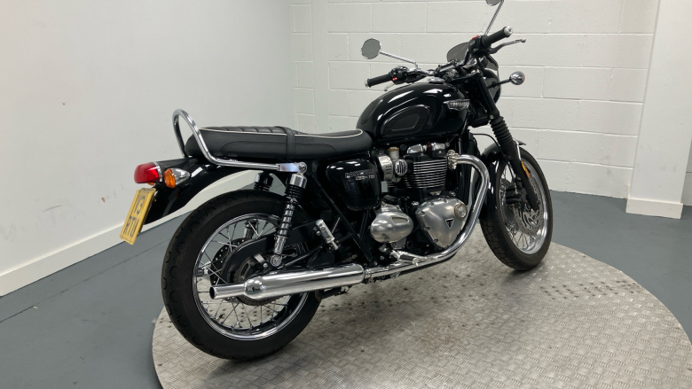 Triumph Bonneville T120 Jet Black